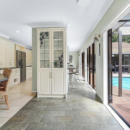 Wow, Spacious Home With A Pool Hamilton Kültér fotó