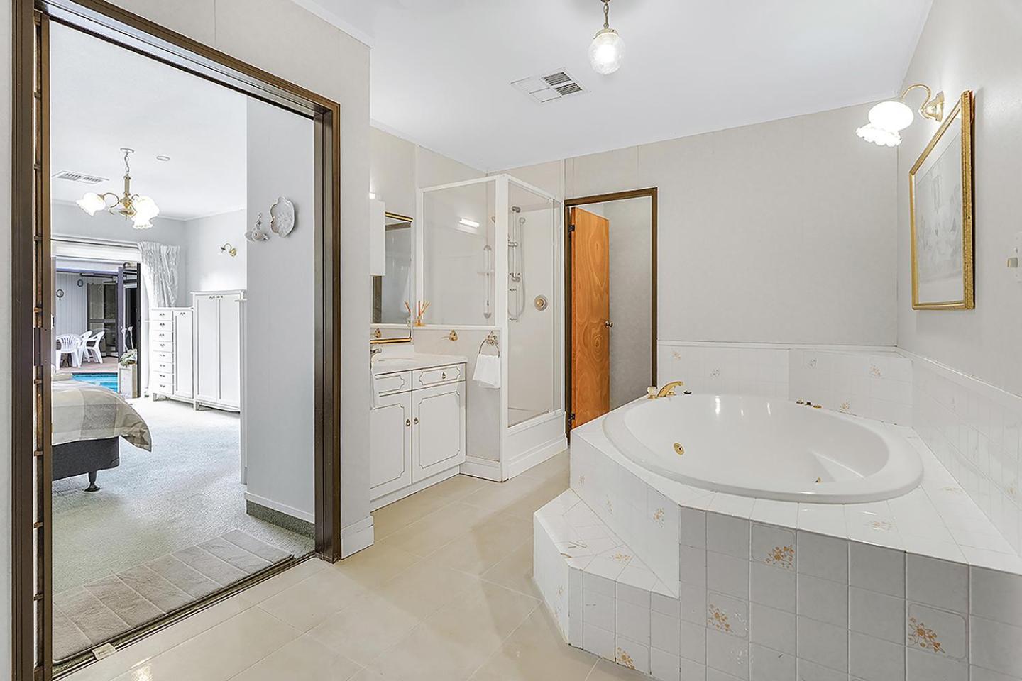 Wow, Spacious Home With A Pool Hamilton Kültér fotó